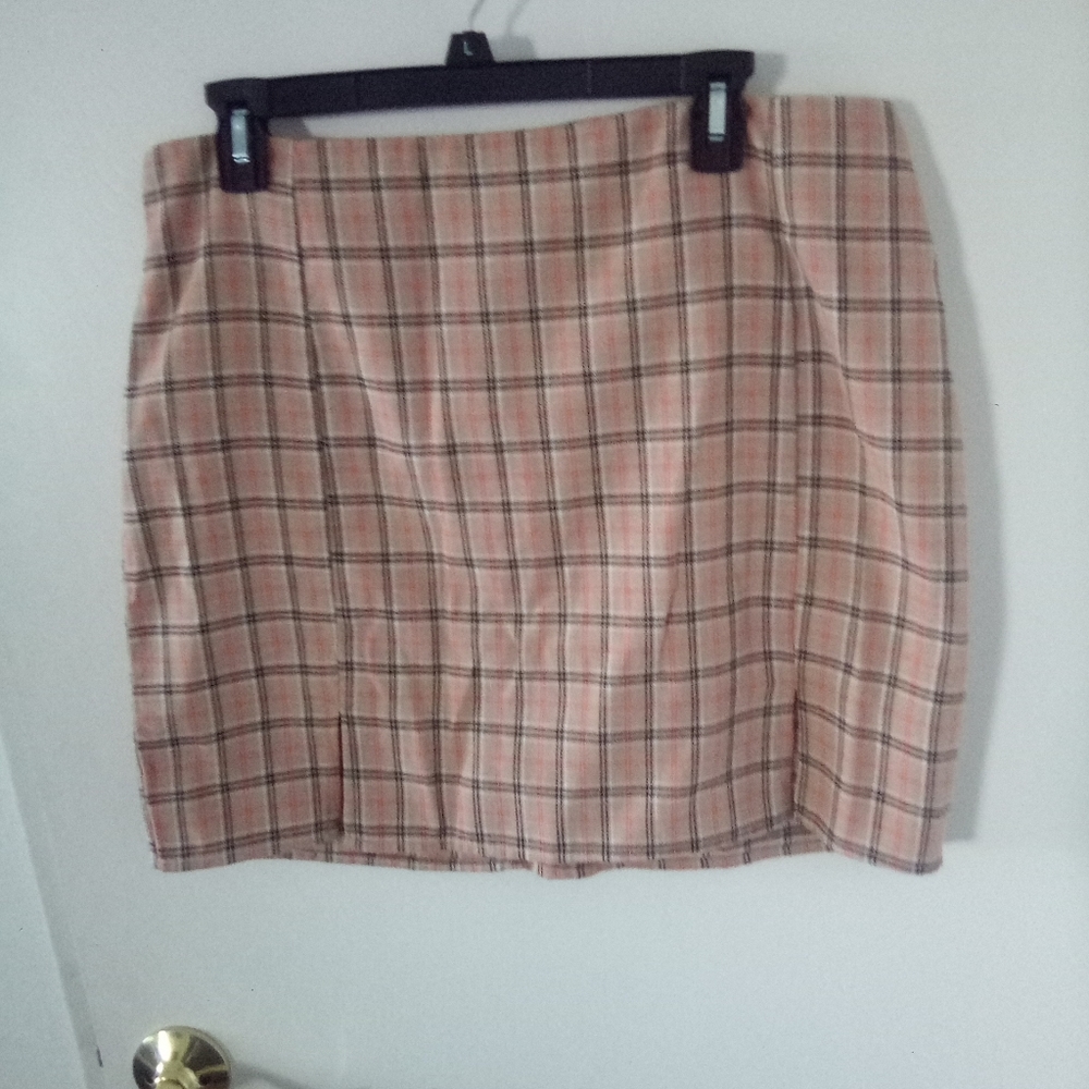 Zippered Plaid skirt with leg slits